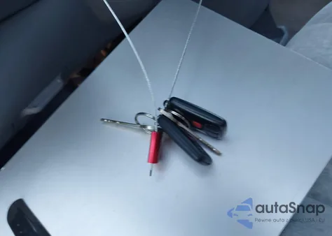 1998 Toyota Sienna Le z USA, uszkodzony, nr VIN 4T3ZF13C6WU065487